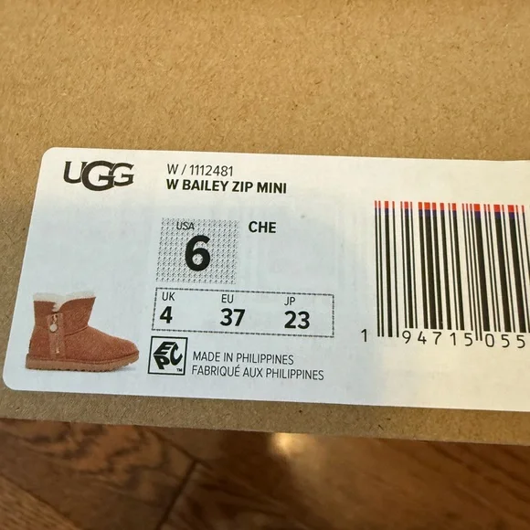 Ugg Bailey Zip mini shearling short boot with side zipper. Size US 6. BRAND NEW! - Picture 2 of 12